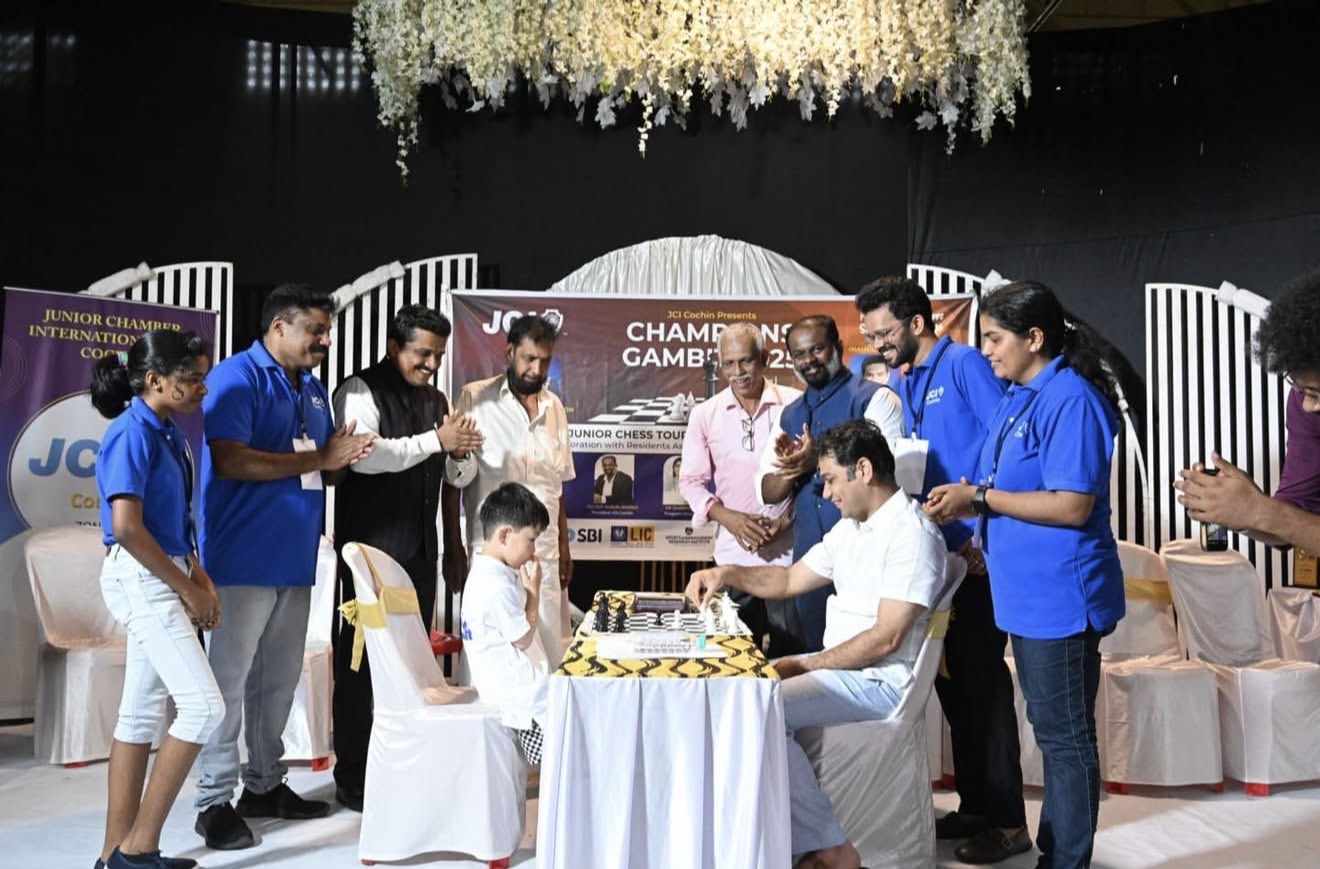 Champions Gambit Season 1 inauguration ceremonial first move with JCI Cochin volunteers
